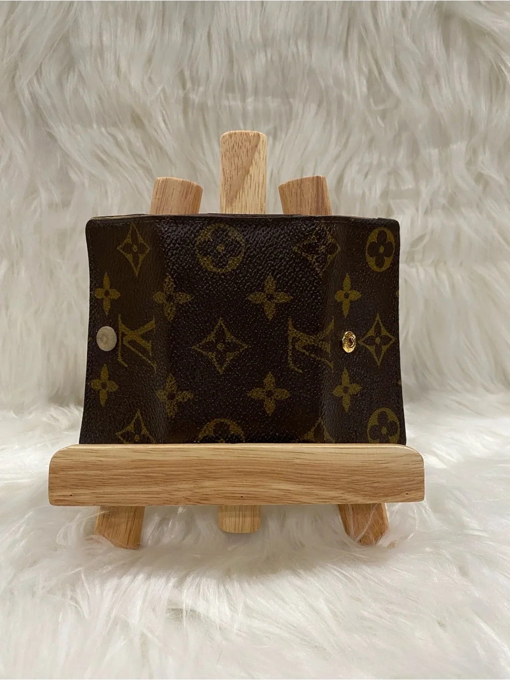Louis Vuitton Monogram Brown Canvas Key Holder - burgundy interior - Picture 5 of 8